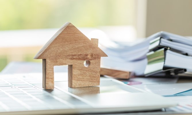 相続した実家に残っていた住宅ローンや抵当権の問題を解決して売却できた事例
